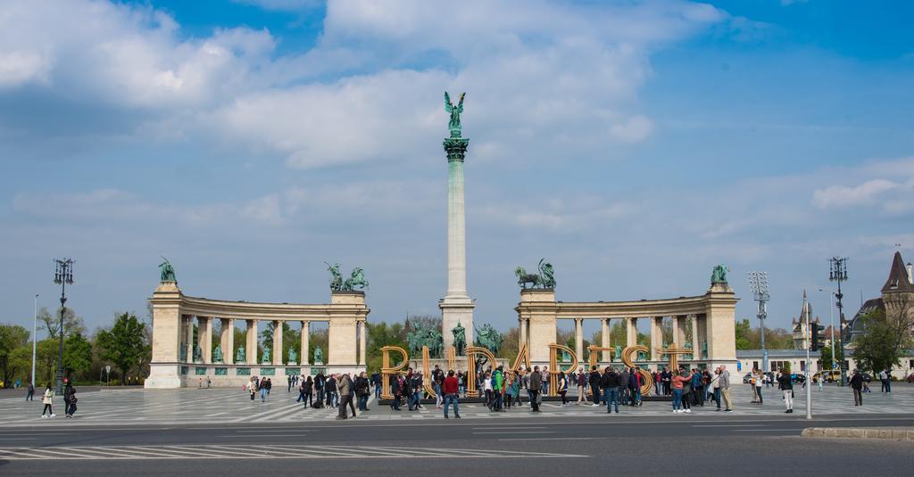 Home, Far Away From Home Budapest Exterior photo